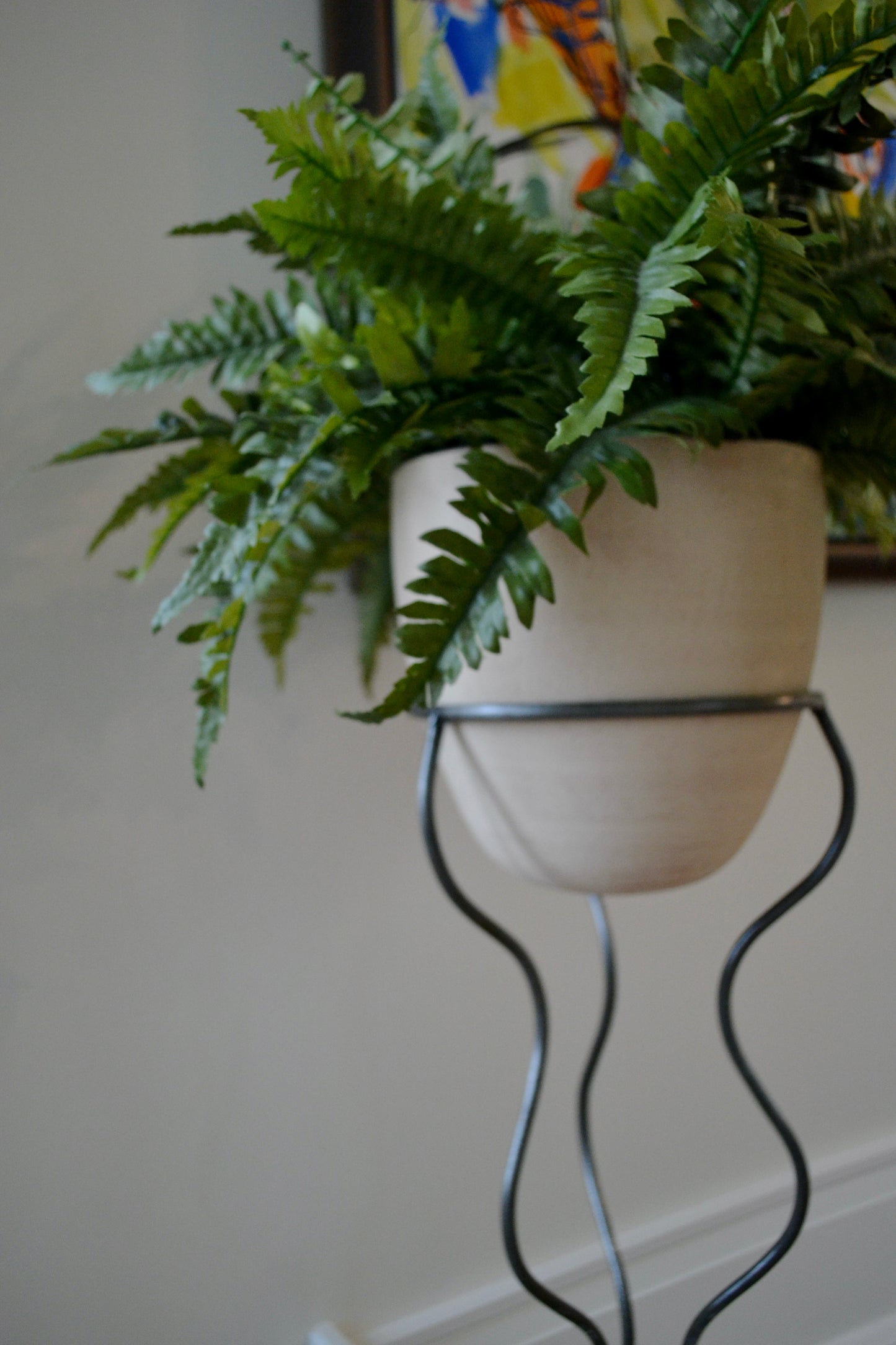 Plant pot and stand, squiggle plant stand, clay pot, plant stand and pot set, funky plant stand, home decor, zoomed in view