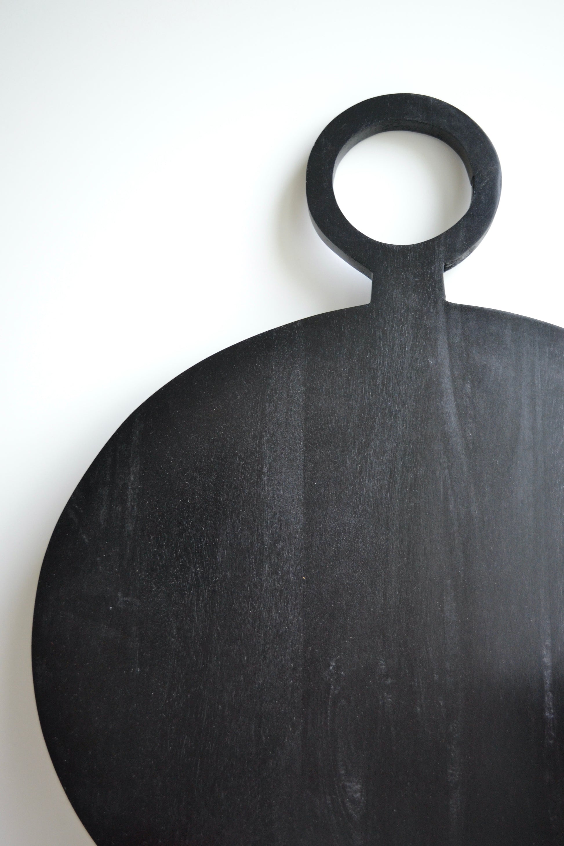 Charcuterie board, serving board, black cutting board, round black charcuterie board, black serving board, mango wood cutting board, home decor, zoomed in view