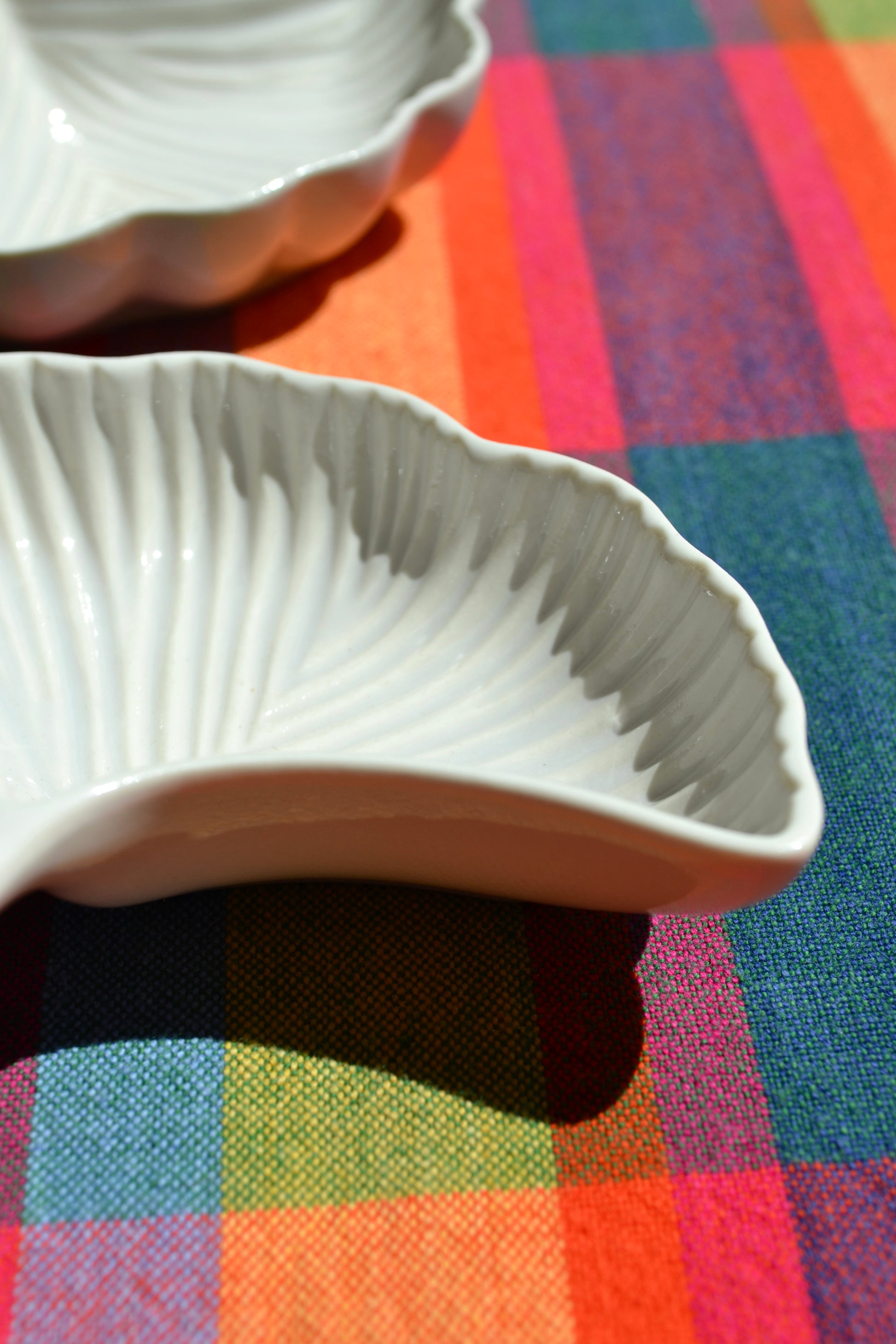 Ginkgo leaf dishes, pinch bowl set, small leaf dishes, gingko decor, kitchen plates, dishes set, small bowl set, white bowl set, profile view.