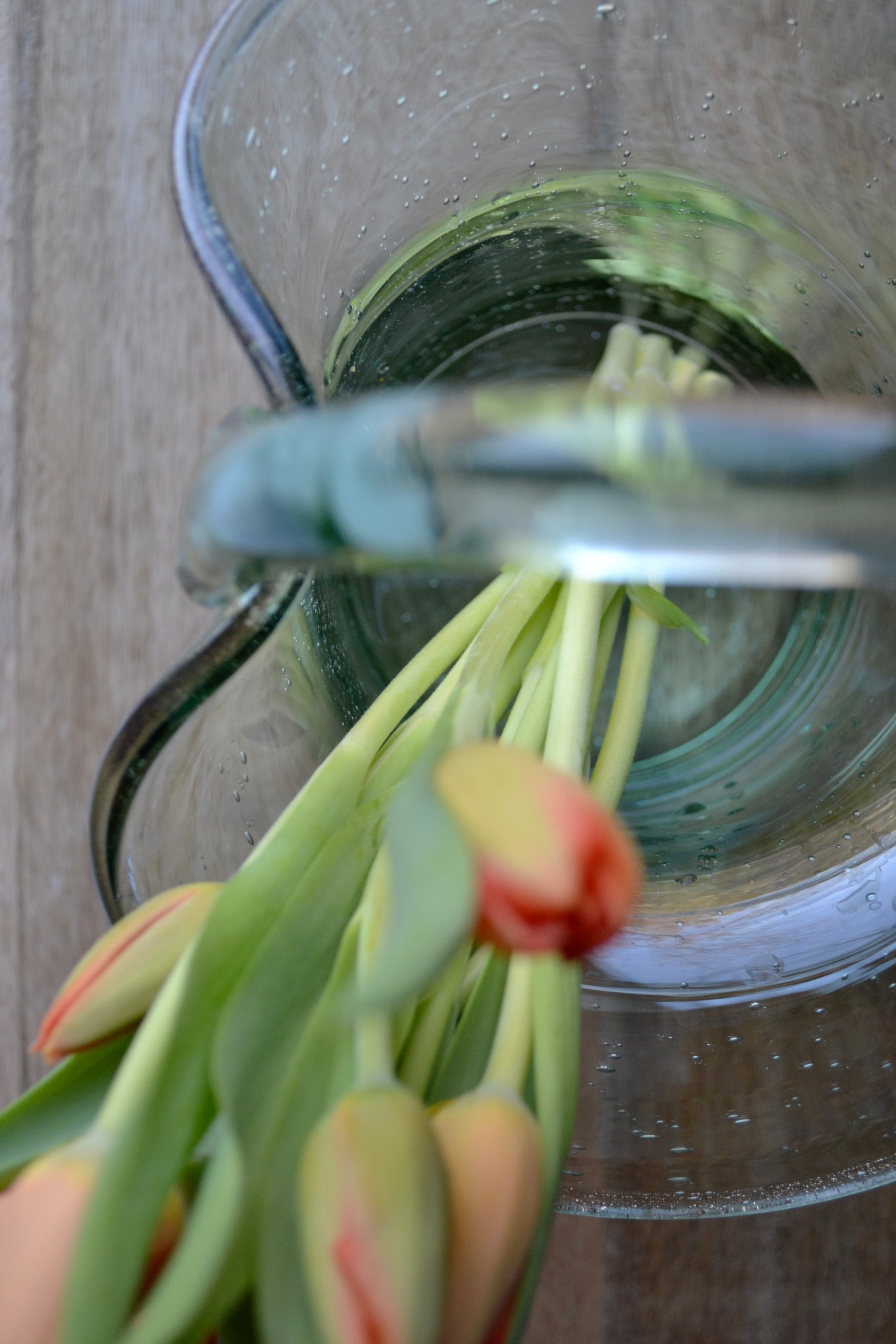 Purse vase, clear vase, purse flower vase, handbag vase, vase with handle, coffee table decor, handmade vase, glass vase, top view.