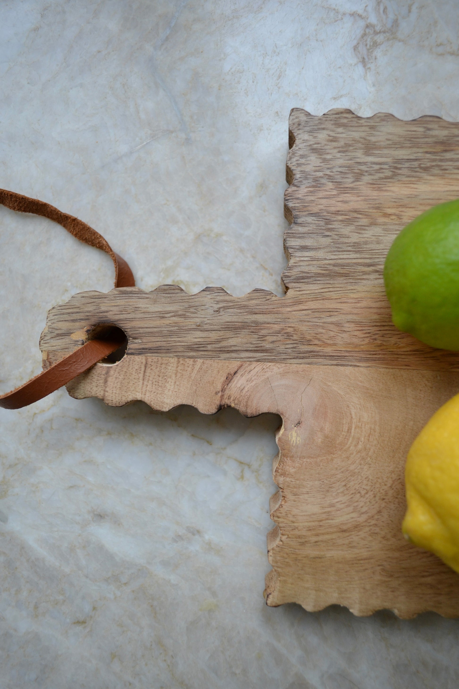 Large charcuterie board, cutting board, serving board for food, kitchen decor, mango wood board, unique charcuterie board, wavy edge cutting board, oversized charcuterie board, close upview